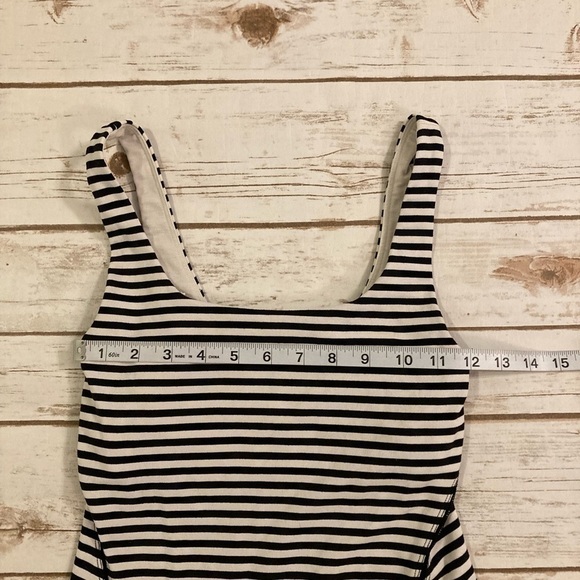Lululemon Amala Narrow Stripe Black/White Angel Wing Tank Size 4 - Picture 4 of 16